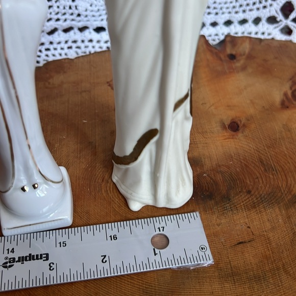 Beautiful Vintage Joseph‎ and Mary porcelain statues - gold touches - Picture 12 of 12